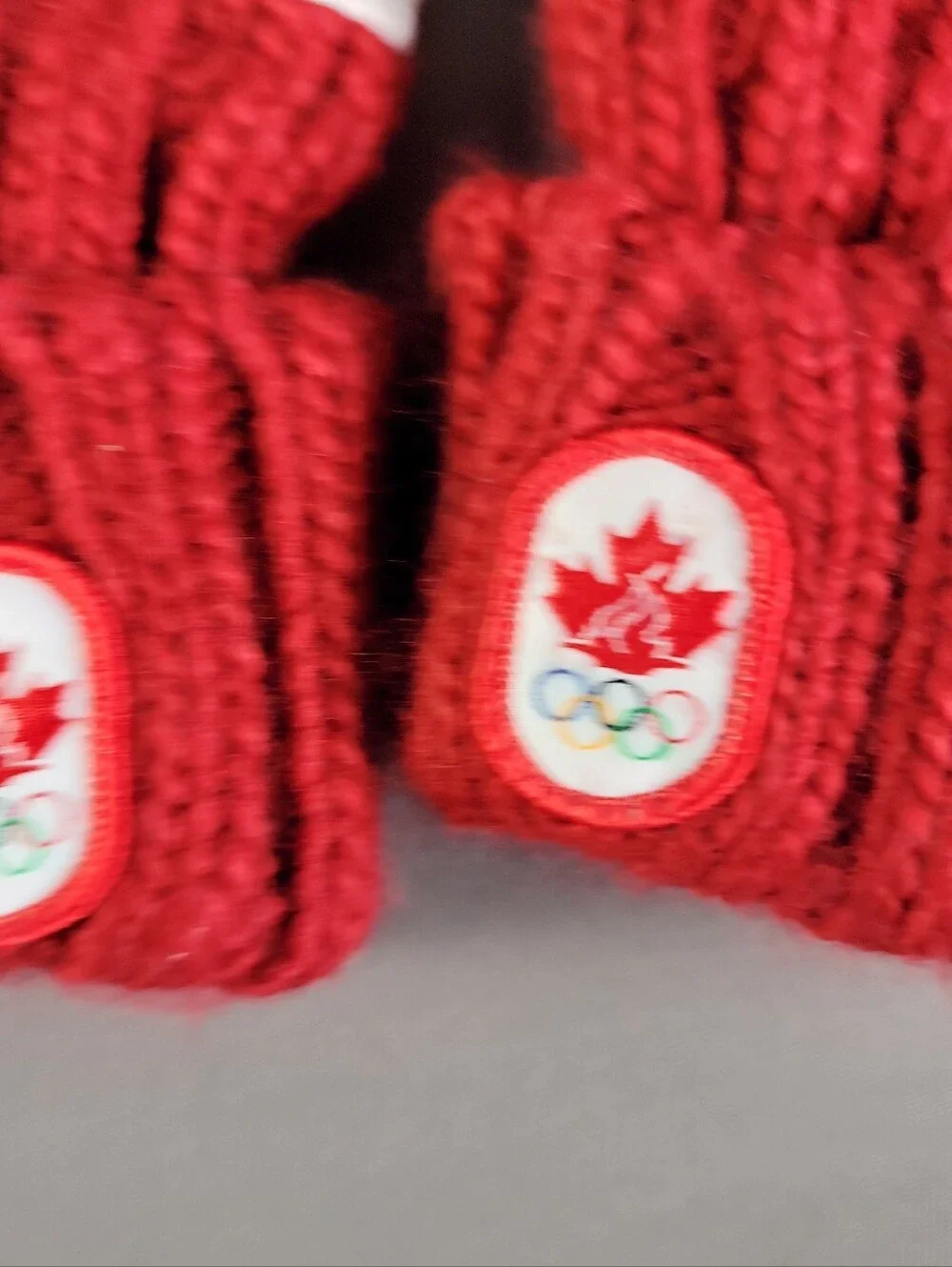 2010 Hudson Bay Canada Red Knit Mittens with White Maple Leaf Olymic Teamu